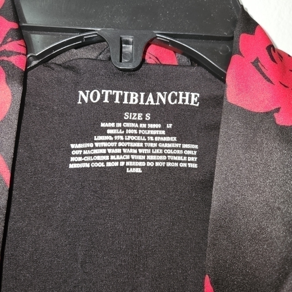 Nottibianche Robe SIZE Small Black & Red Floral EUC - Picture 6 of 13